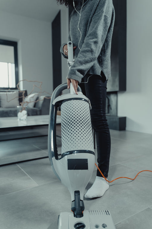 Wide-area commercial upright vacuum in use